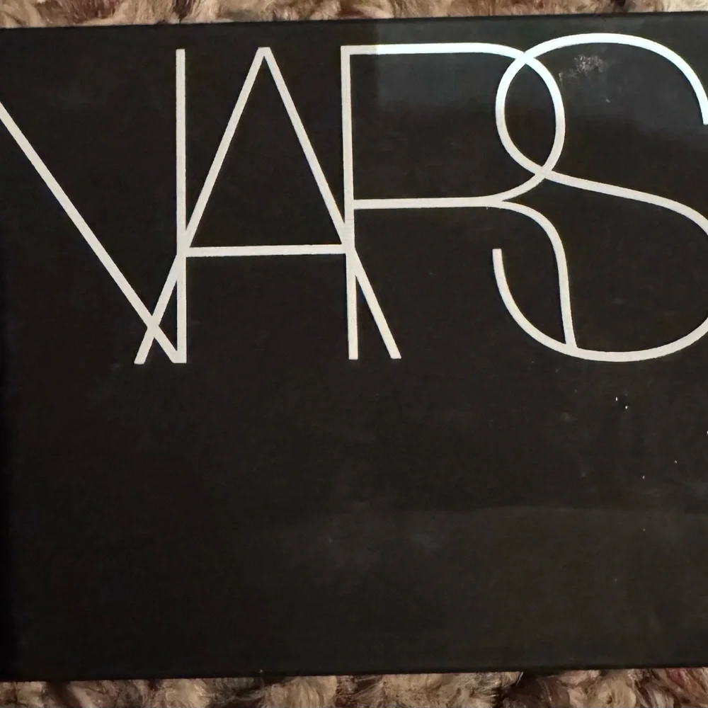 BNIB NARS Translucent Light Reflecting Setting Powder